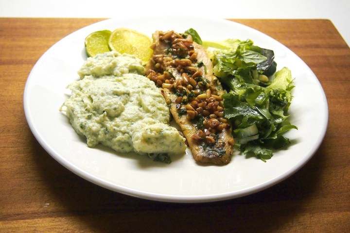 Pinjansiemenvoissa paistettu siika ja kukkakaalimuhennos