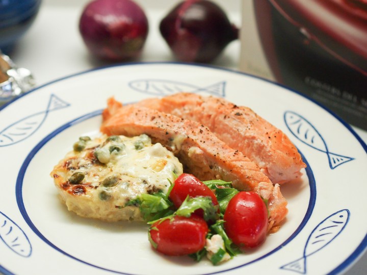 Uunilohta ja -perunaa sekä fenkolia kerma- kapriskastikkeessa