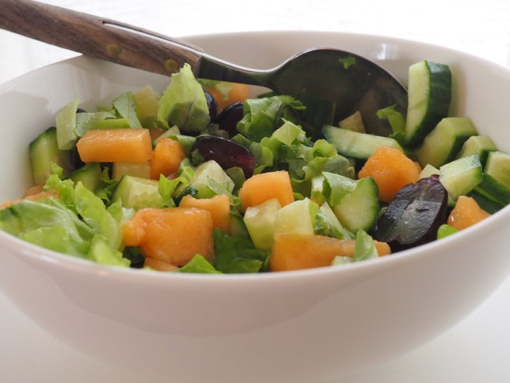 Kaksi raikasta melonisalaattia