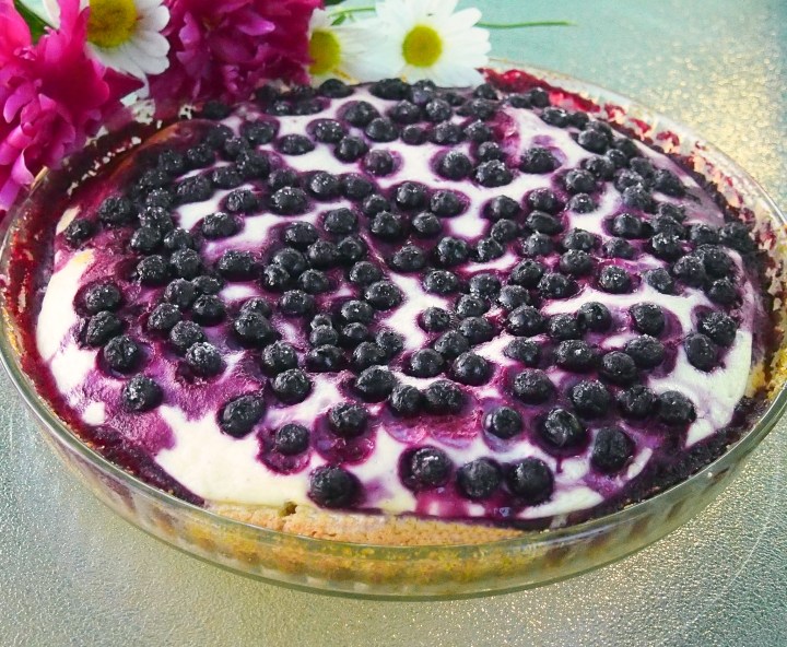 Gluteeniton aronia-rahkapiirakka