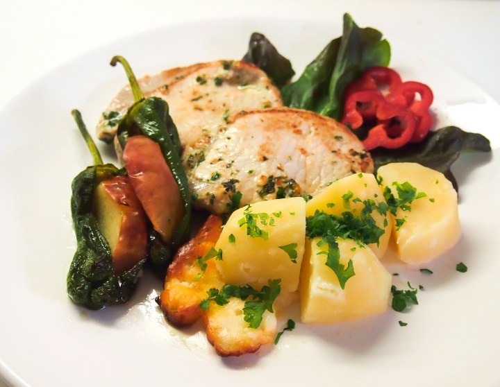 Porsaan ohutleike, yrttiperunat ja&nbsp;uunipaprikat