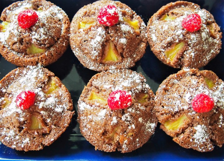 Gluteenittomat suklaa-ananasmuffinsit