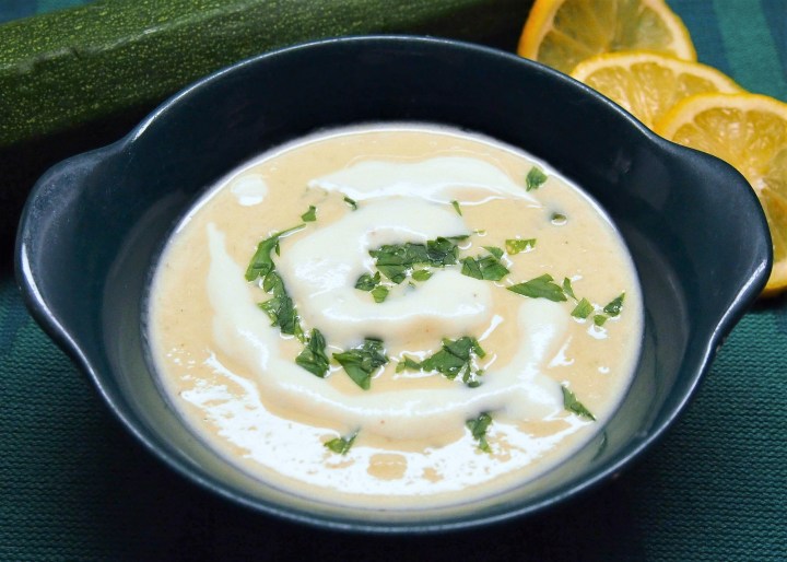 Sosekeitto kesäkurpitsasta ja&nbsp;varsiselleristä