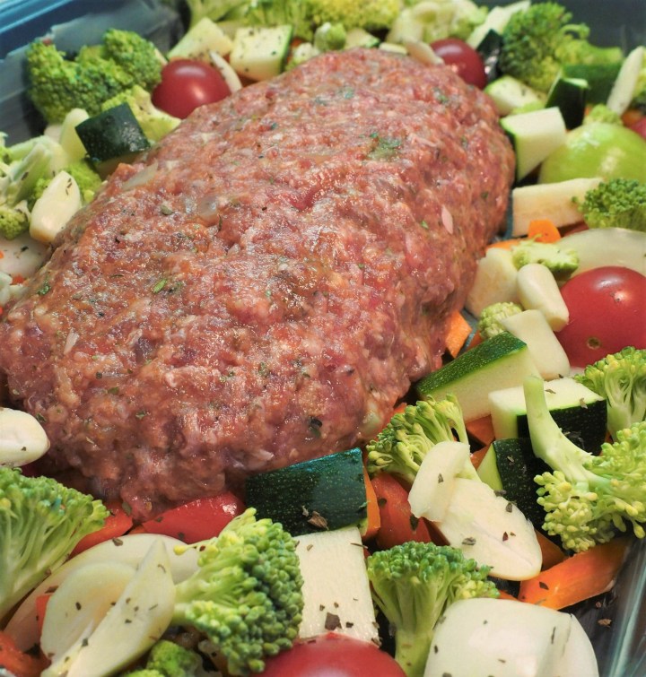 Jauhelihamureke ja uunikasvikset