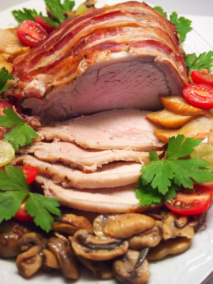 Pekonilla päällystetty porsaanpaisti