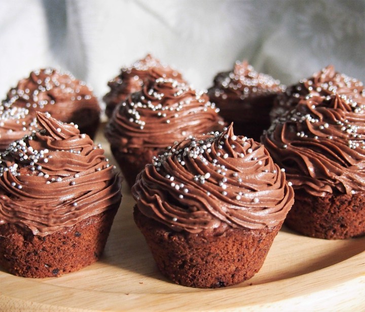 Gluteenittomat suklaamuffinsit suklaakreemillä