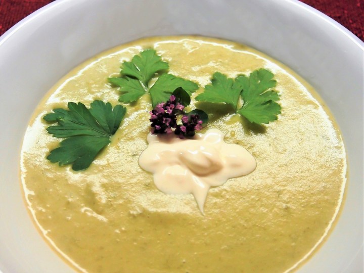 Sosekeitto purjosta ja&nbsp;perunasta