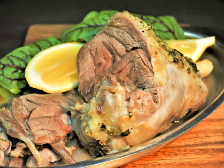 Lampaanpotkaa ja kermaisia valkosipuliperunoita