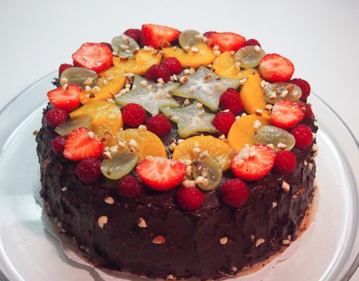 Gluteenittomat täytekakut: sokerikakku ja&nbsp;suklaakakku