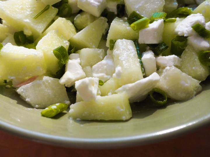 Hunajameloni-fetasalaatti