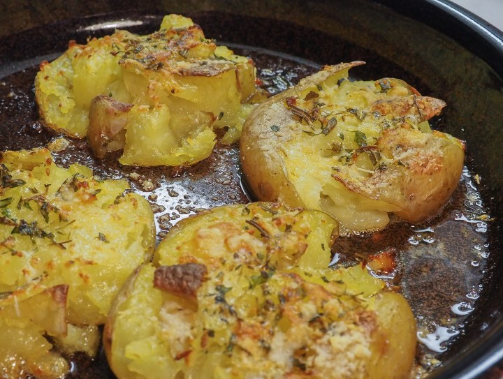 Litistetyt uuniperunat