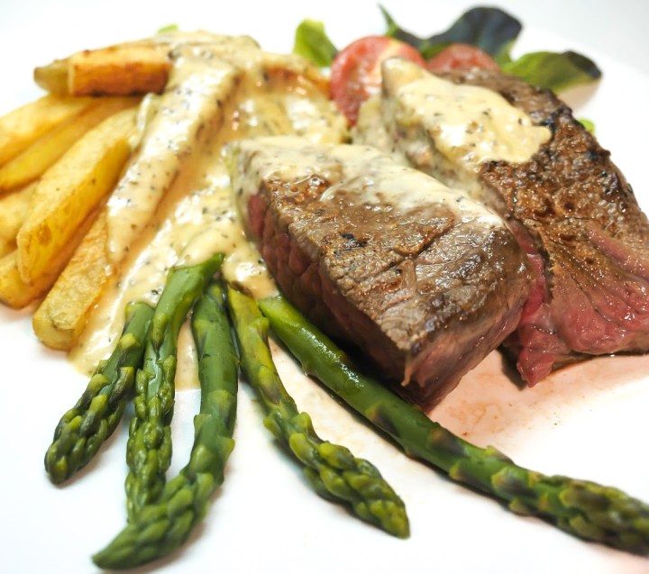 Pippuripihvi ja ranskalaiset