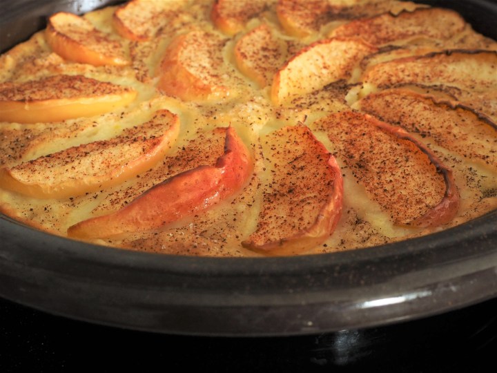 Gluteeniton omenapannukakku